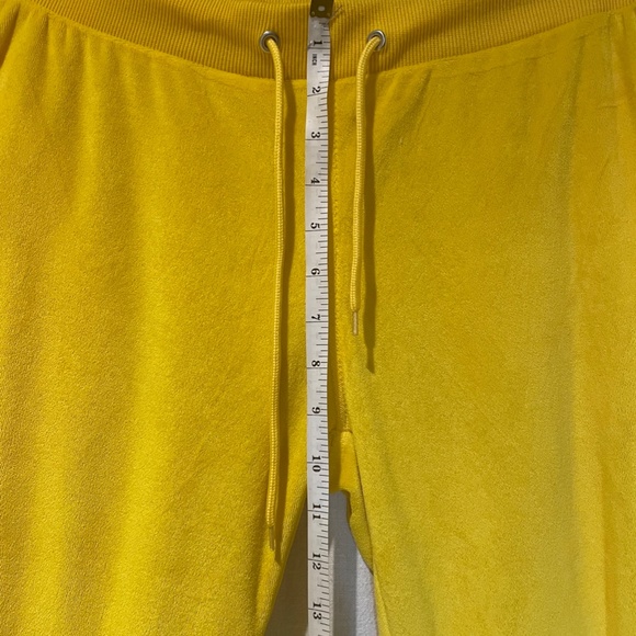 YELLOW VELVET Jogging suit.  Woman, Size Medium.  Soft and stretchy.  So comfy! - Picture 9 of 16
